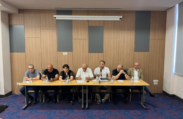 Ելքը մեկն է`համախմբվել և  Երևանում ընտրությունների միջոցով իշխանությունը վերցնել...